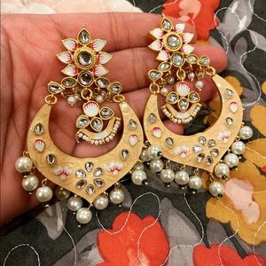 💛Hand painted jeweled earrings.